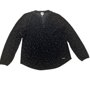 Ann Klein Women’s Black leopard Print Long Sleeve 
Size:Small